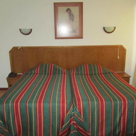 Residencia Filipe Hotel Guarda Ruang foto